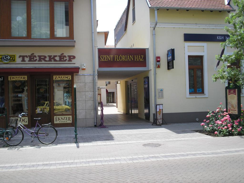 Mediterran Szallas Gyula Exteriér fotografie